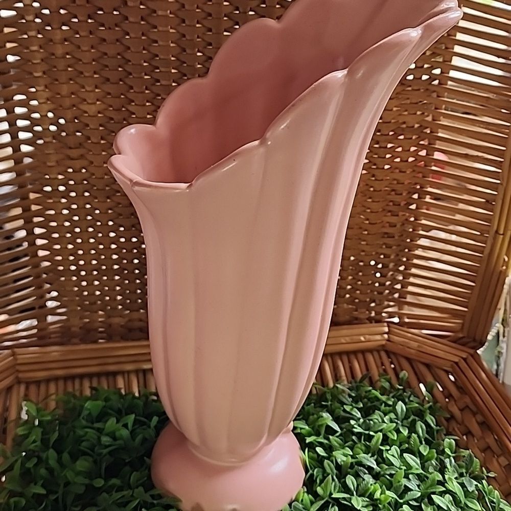 Vintage Abingdon USA Pink Vase With Scalloped Edges